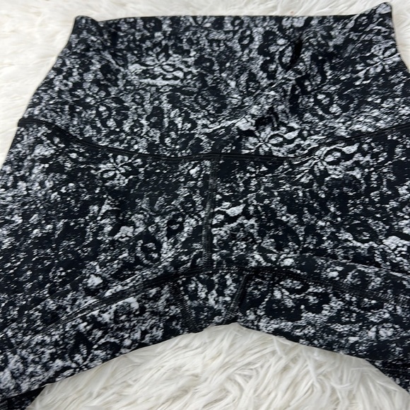 Lululemon Wunder Under Crop *Scallop 24" Achromatize Ice Grey - Picture 3 of 7